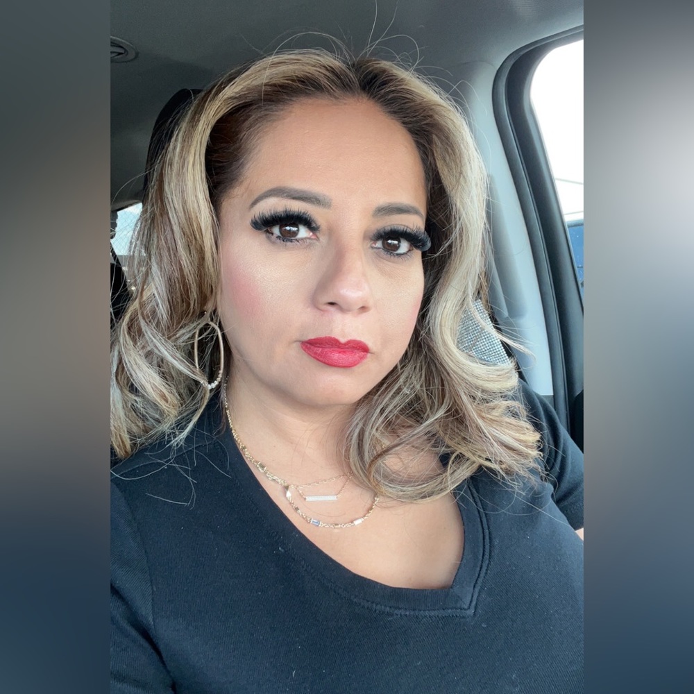 Meet your Posher, Laura